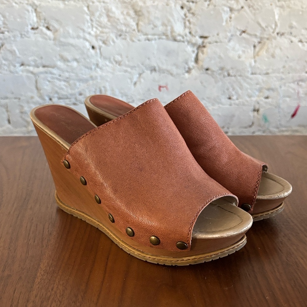 Kenneth Cole Brown Wedge Sandals, Size 8‎